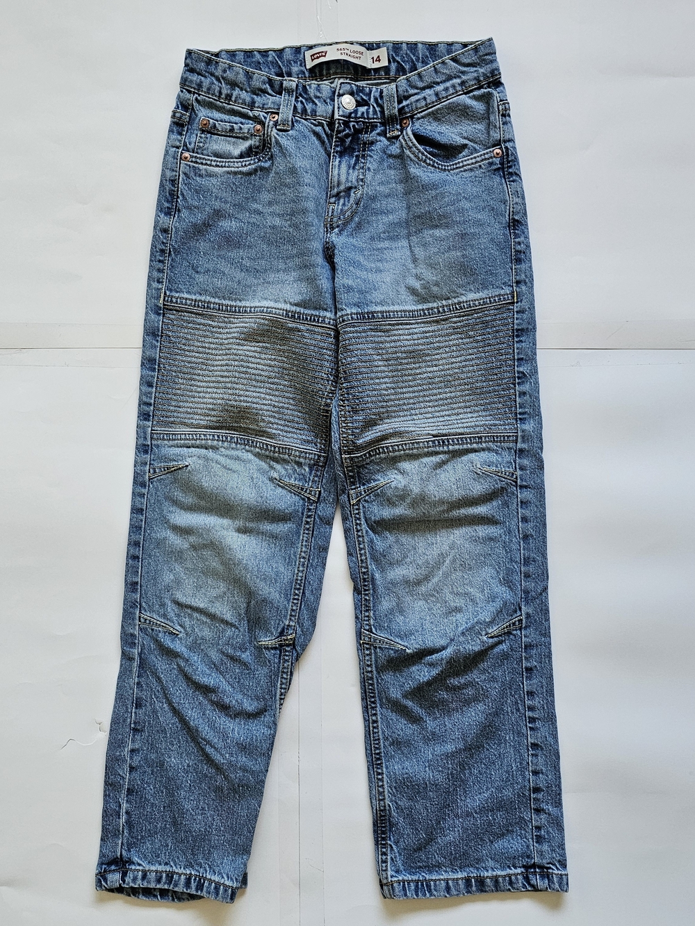Levi's Straight Leg Jeans in Medium Blue Wash